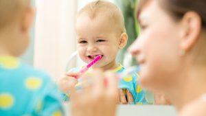 Jak i kiedy zacząć myć zęby dziecku?