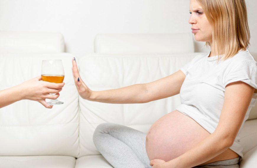 Alkohol w ciąży – pić czy nie?